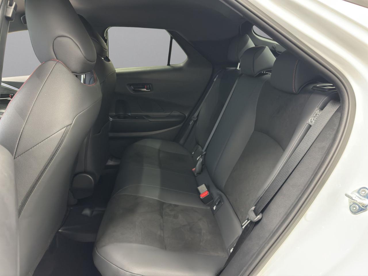 Toyota C-HR 2.0 phev Lounge fwd e-cvt