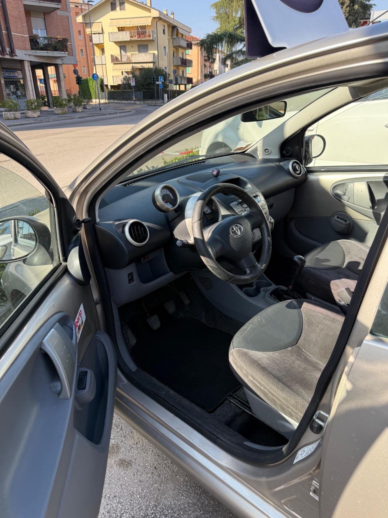 Toyota Aygo 1.0 12V VVT-i 5 porte Sol