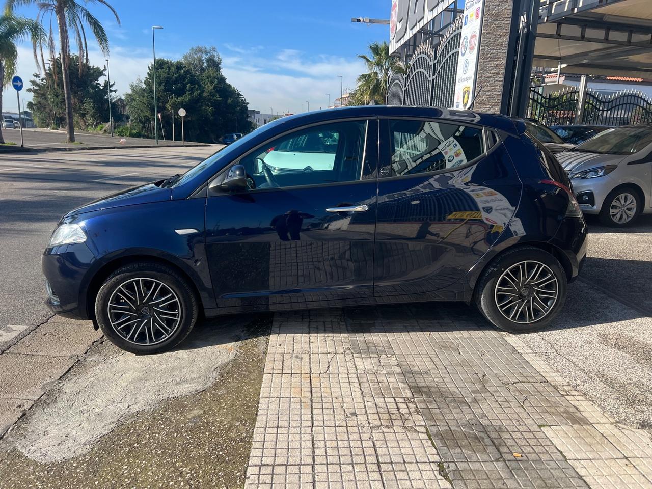 Lancia Ypsilon 1.0 FireFly 5 porte S&S Hybrid Ecochic Gold