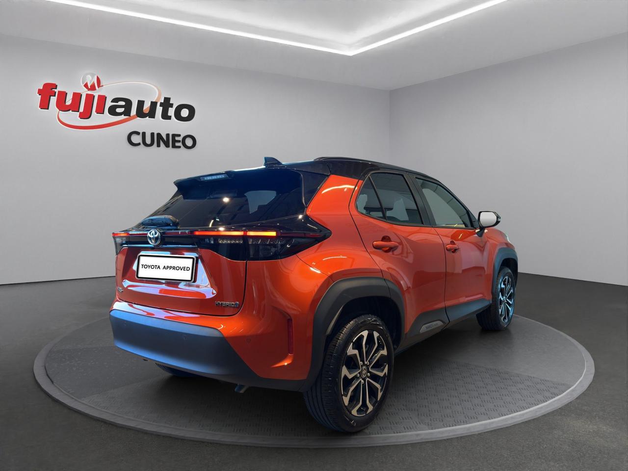 Toyota Yaris Cross 1.5h Orange Edition fwd 116cv