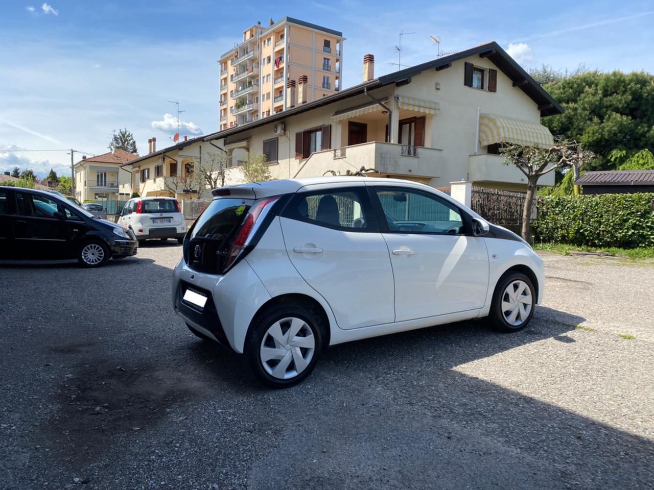 Toyota Aygo 1.0 VVT-i 69 CV 5 porte x-play