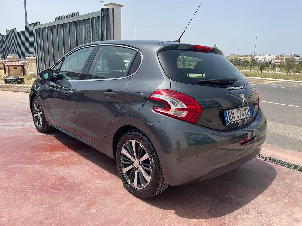 Peugeot 208 1.4 HDi 68 CV 5 porte Allure