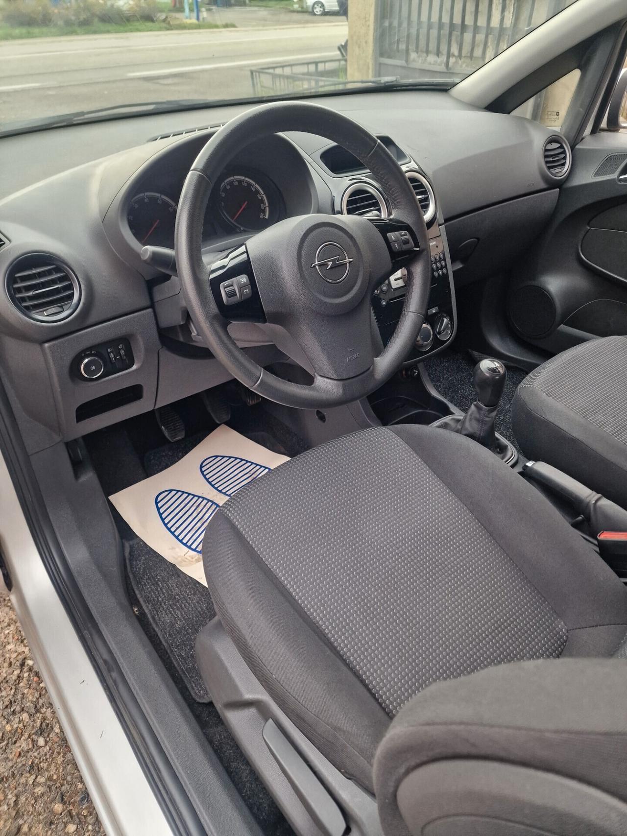 Opel Corsa 1.2 5 porte Club