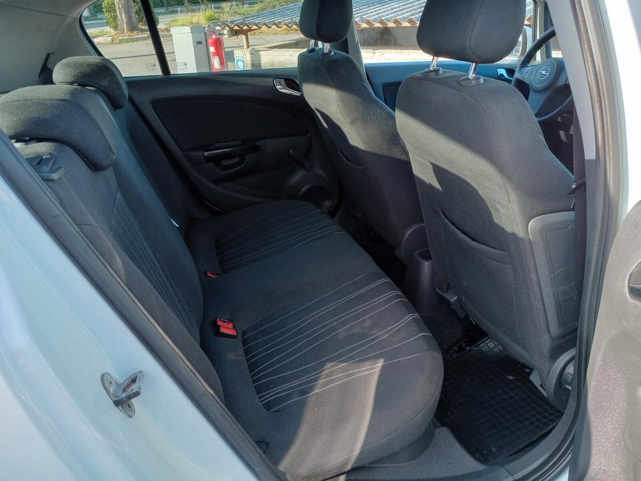 Opel Corsa 1.2 5 porte anno 2010