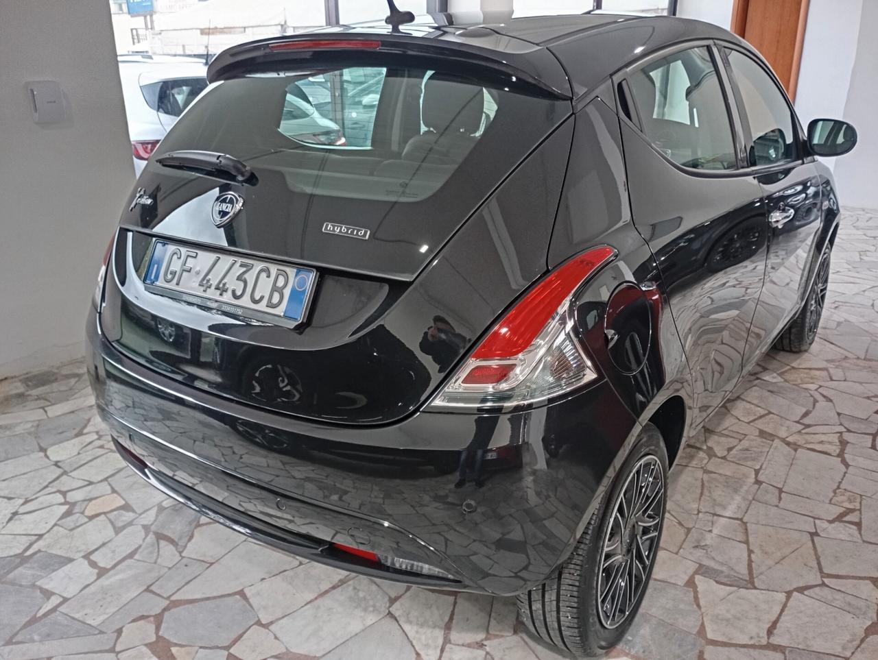 Lancia Ypsilon 5P 1.0 FireFly Hybrid Ecochic Gold