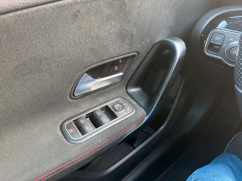 MERCEDES Classe A (W177) A 180 Automatic Pr...