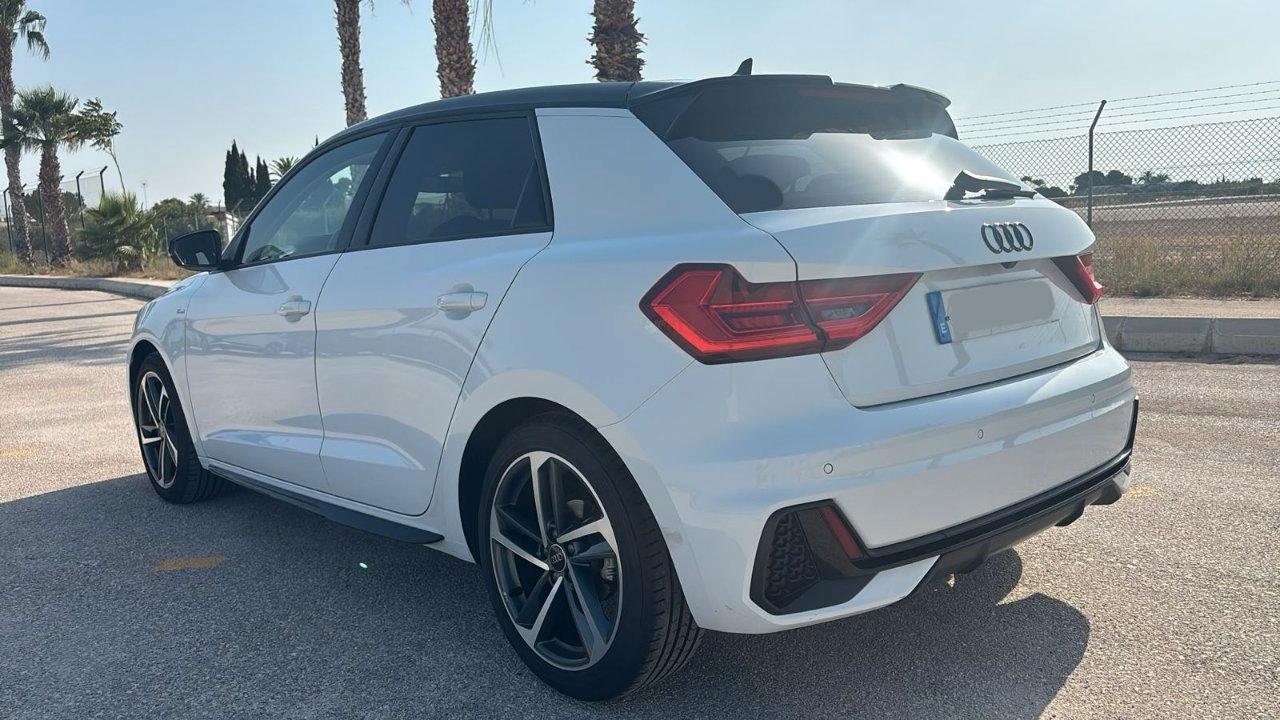 Audi A1 Sportback 30 1.0 tfsi Identity Black 116cv
