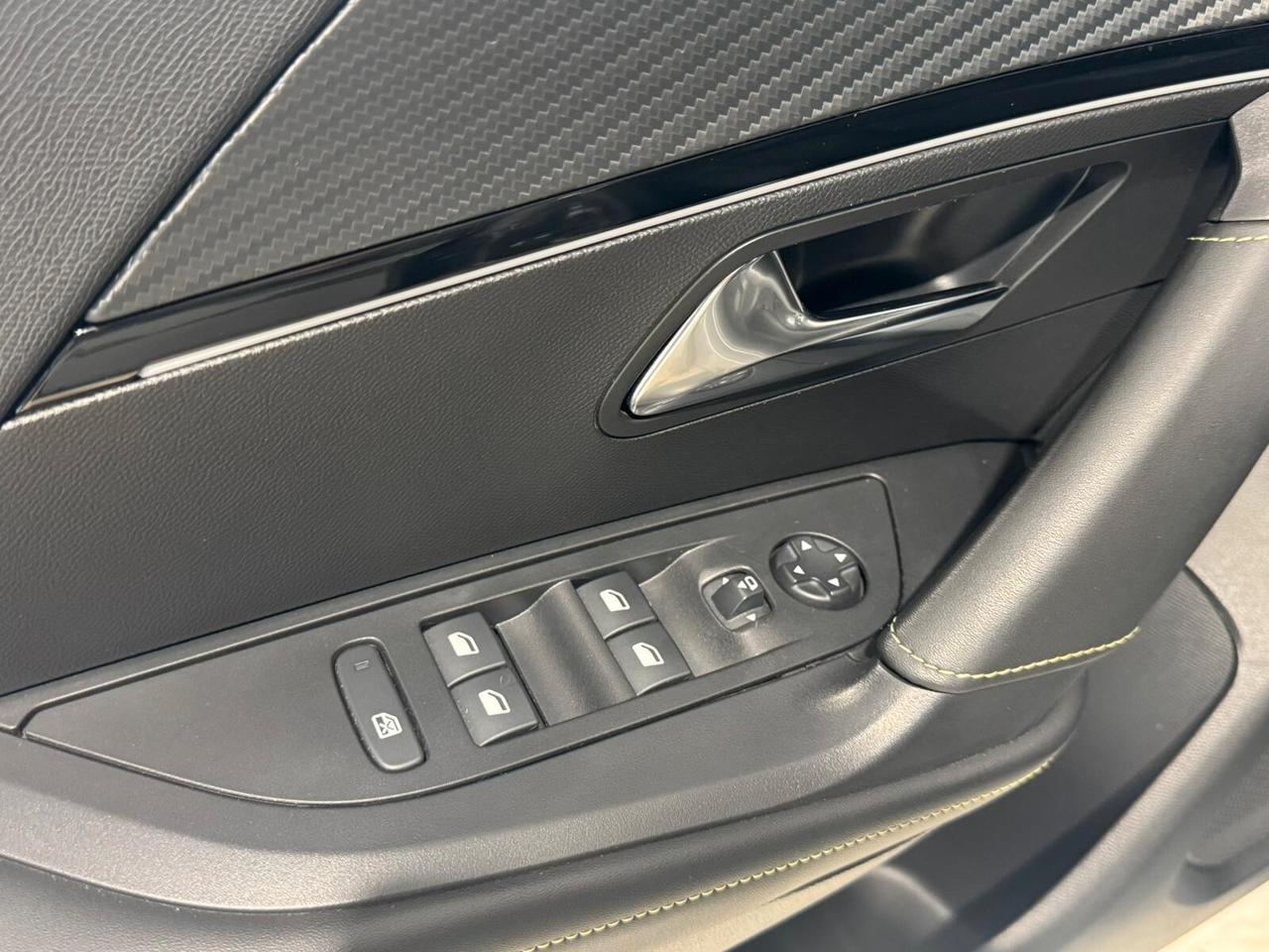 Peugeot 2008 Hybrid 136 e-DCS6 GT