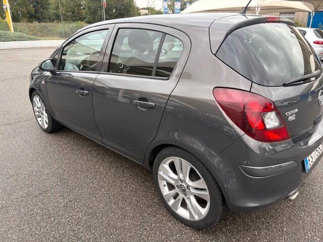 Opel Corsa 1.4 16V 5 porte Sport