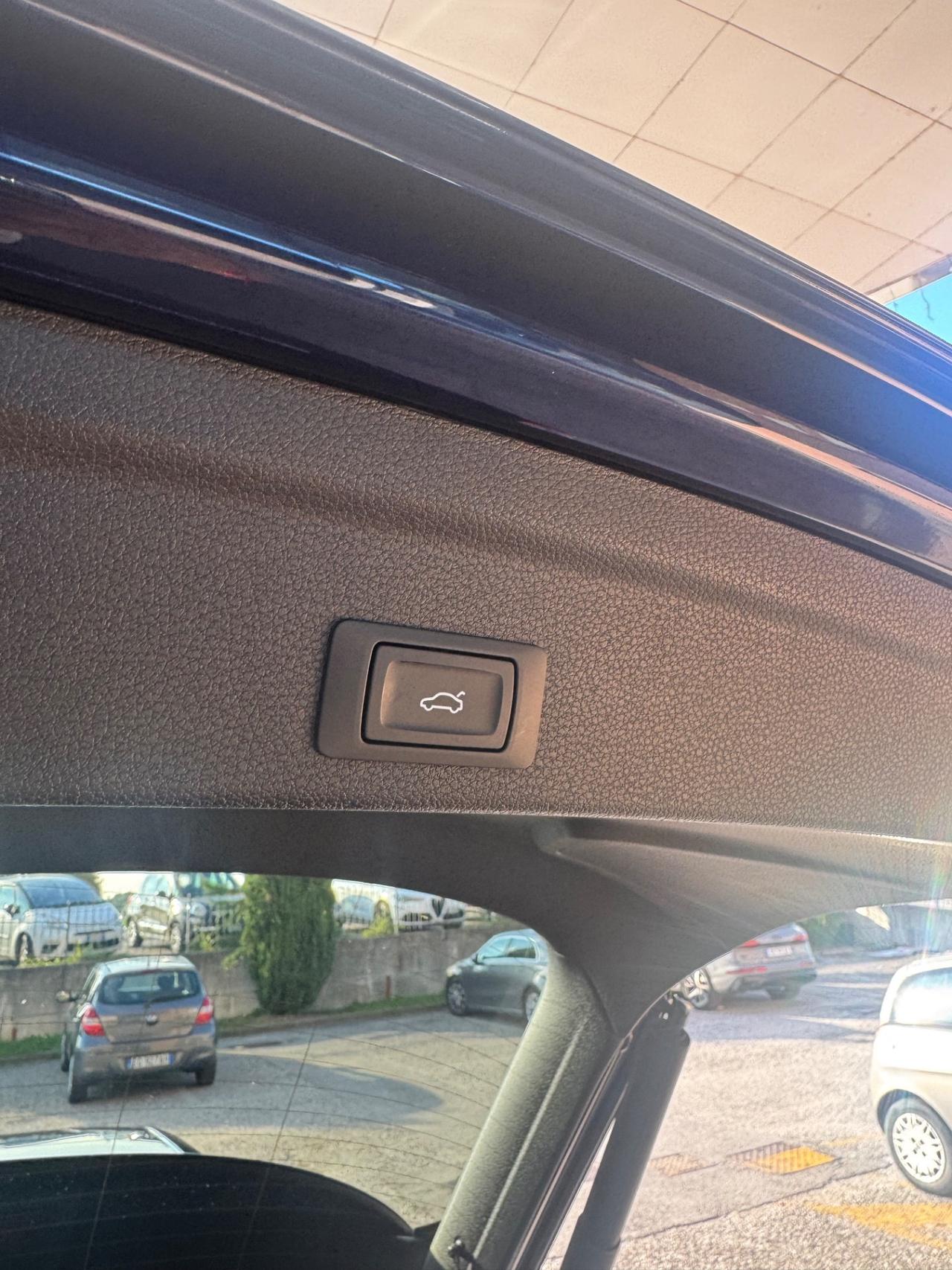 Audi Q3 35 TDI S tronic Identity Black