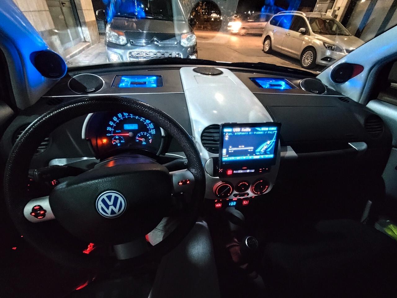 Volkswagen New Beetle AUTO DEMO SOUND QUALITY BRAND ALPINE WRAPPATA