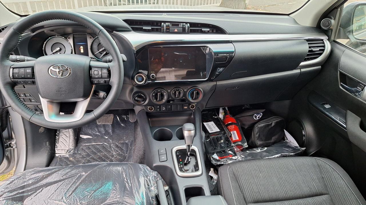 Toyota Hilux 2.8 D 4WD 4 porte Double Cab lounge