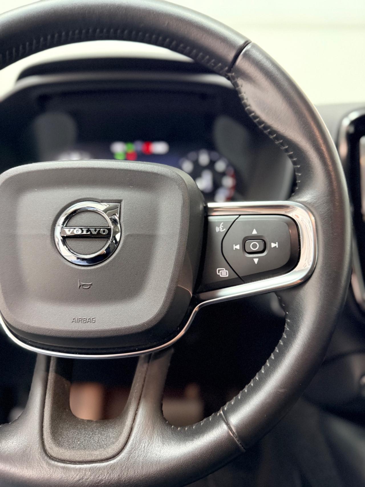 Volvo XC40 D4 2.0 190 CV AWD Geartronic Momentum 03/2018 EURO 6B