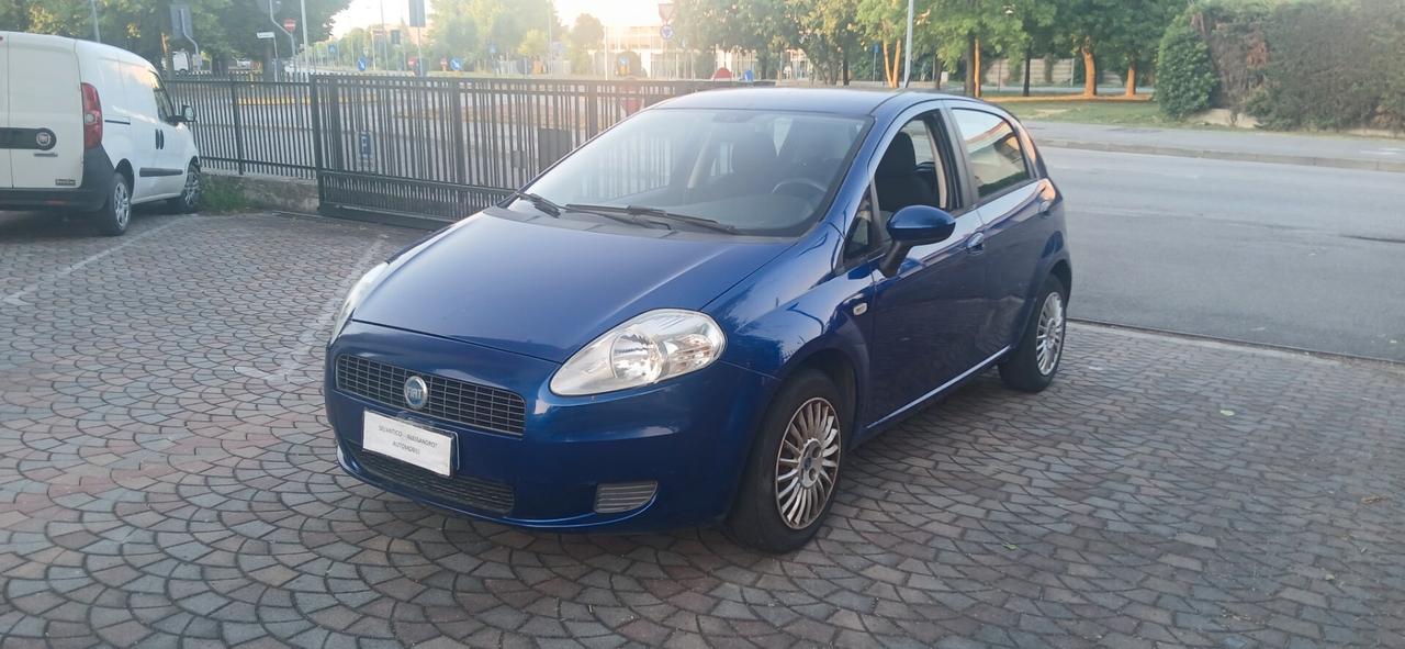 Pochi km grande Punto neopatentati