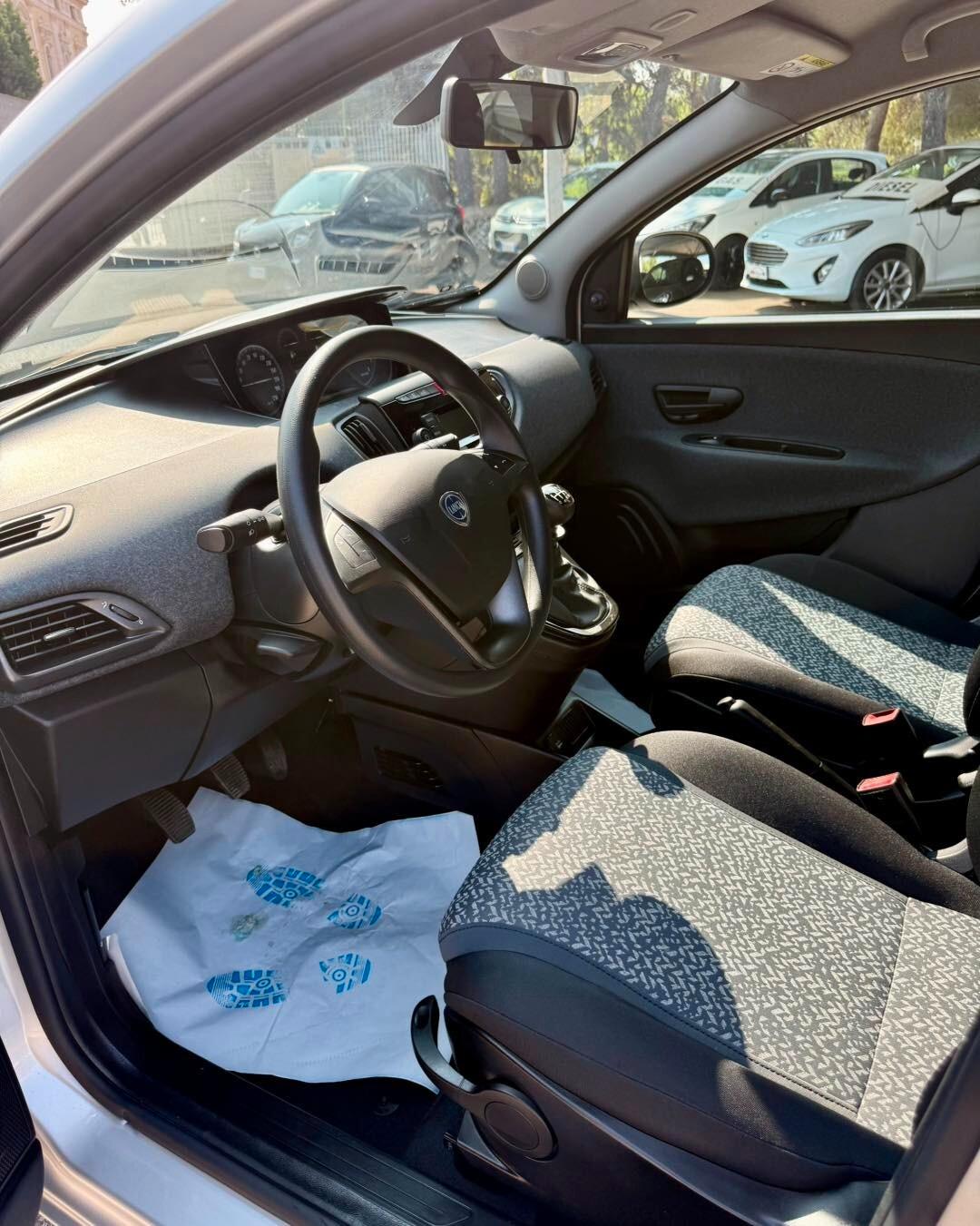 Lancia Ypsilon 1.0 FireFly 5 porte S&S Hybrid Ecochic Gold