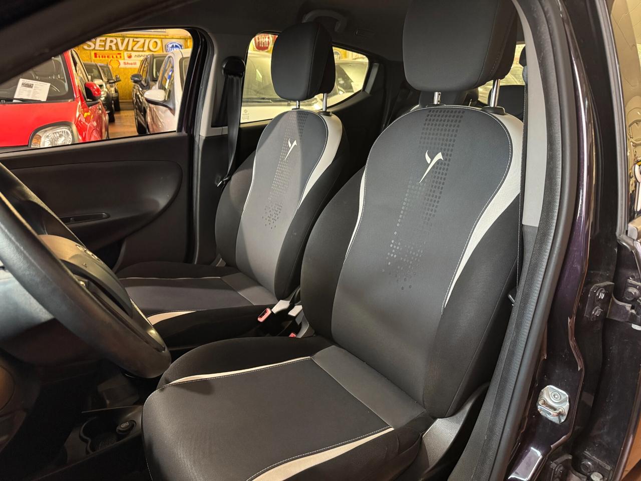Lancia Ypsilon 1.2 69 CV 5 porte Elefantino