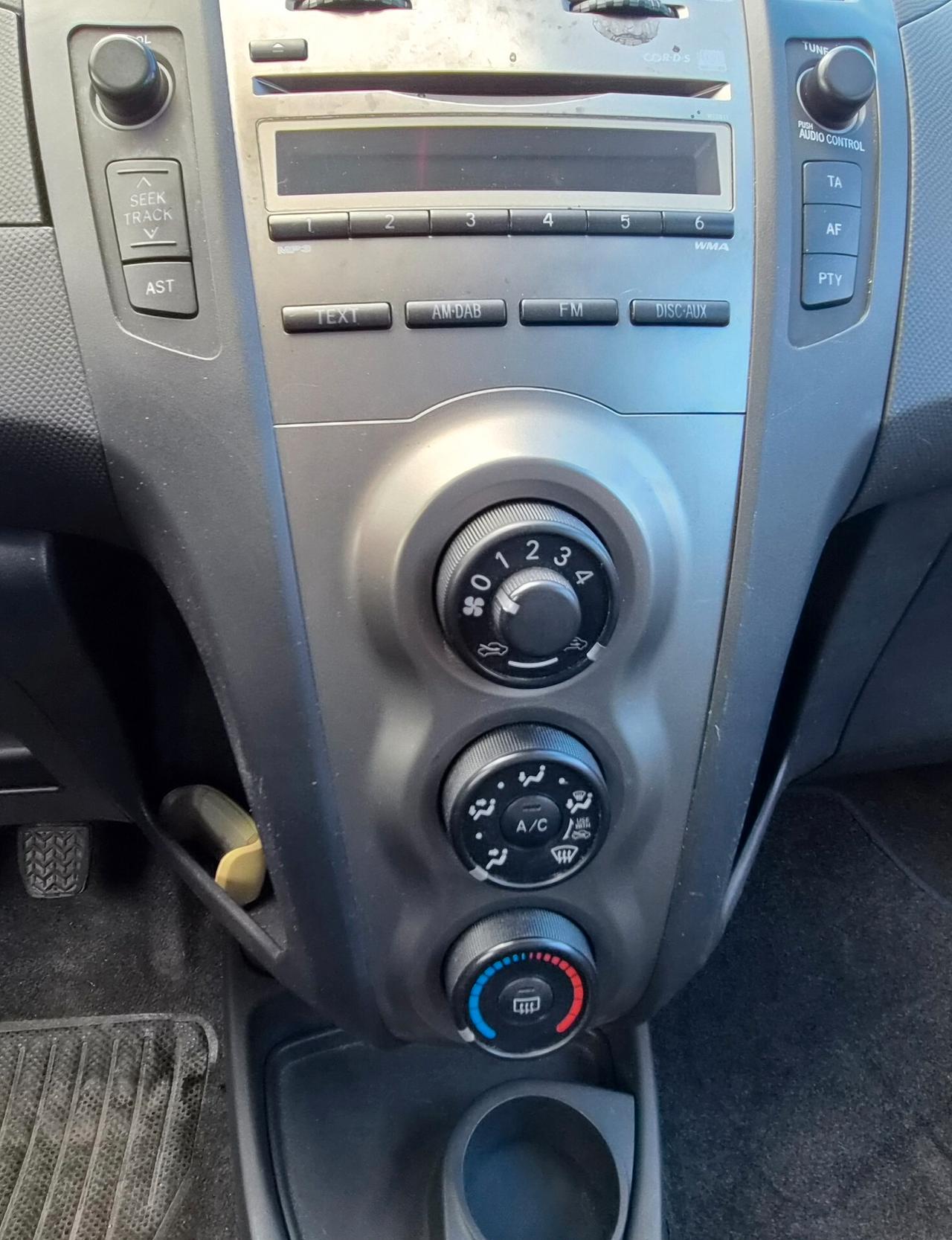 Toyota Yaris 1.0 3 porte Sol