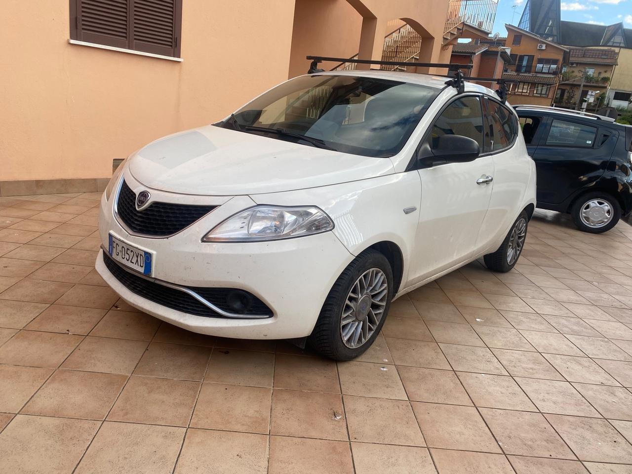 Lancia Ypsilon 1.2 69 CV 5 porte Platinum