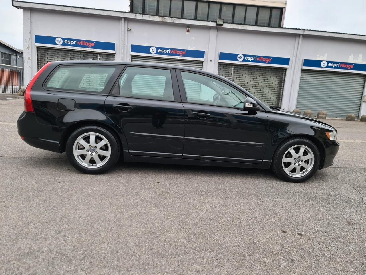 Volvo V50 D2 R-design