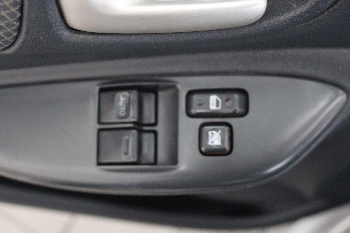 TOYOTA - Yaris - 16V 5 porte '03