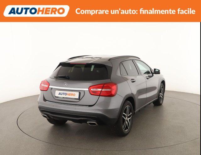 MERCEDES-BENZ GLA 180 Premium
