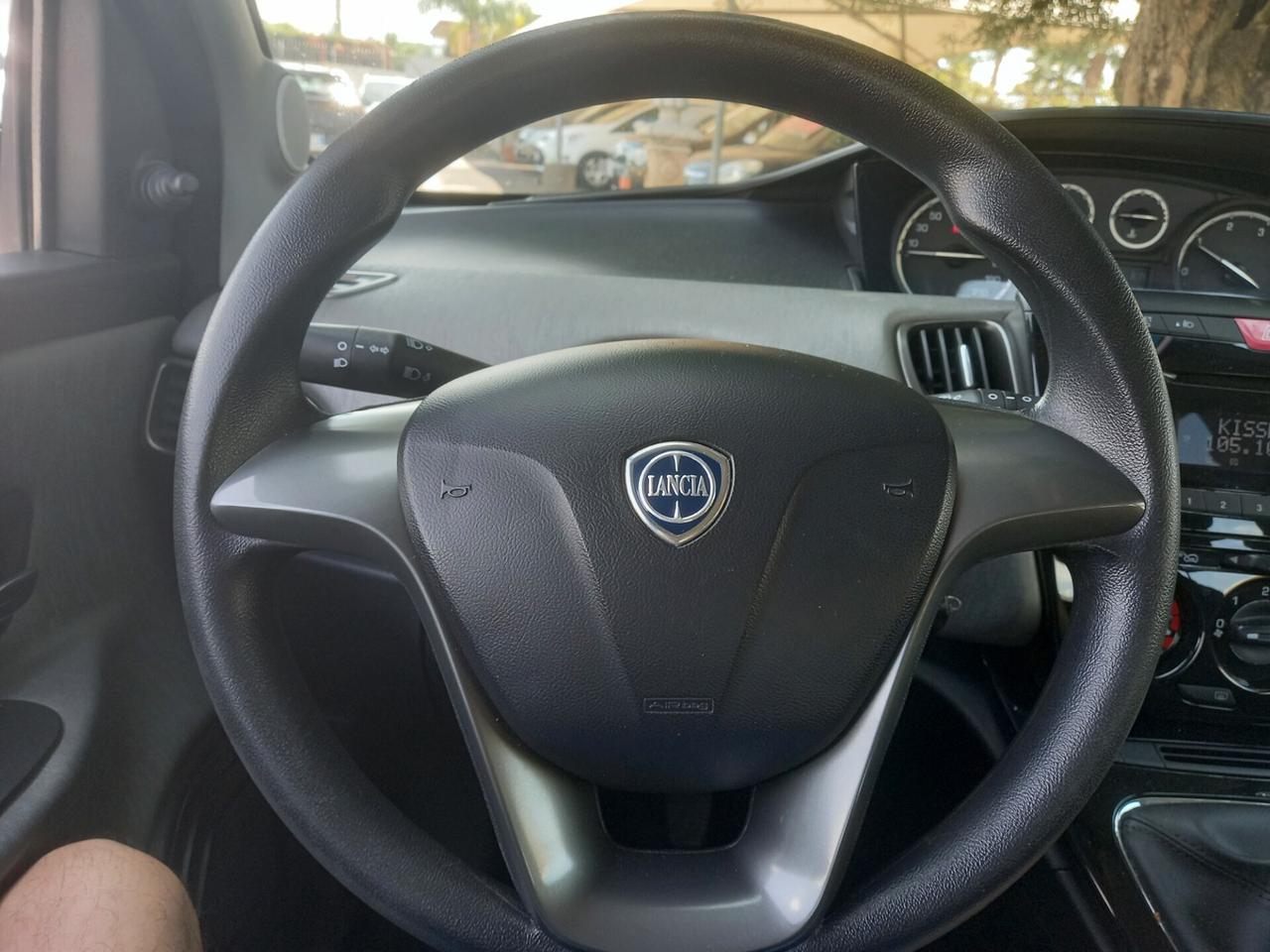 Lancia Ypsilon 1.3 MJT 95 CV 5 porte Platinum