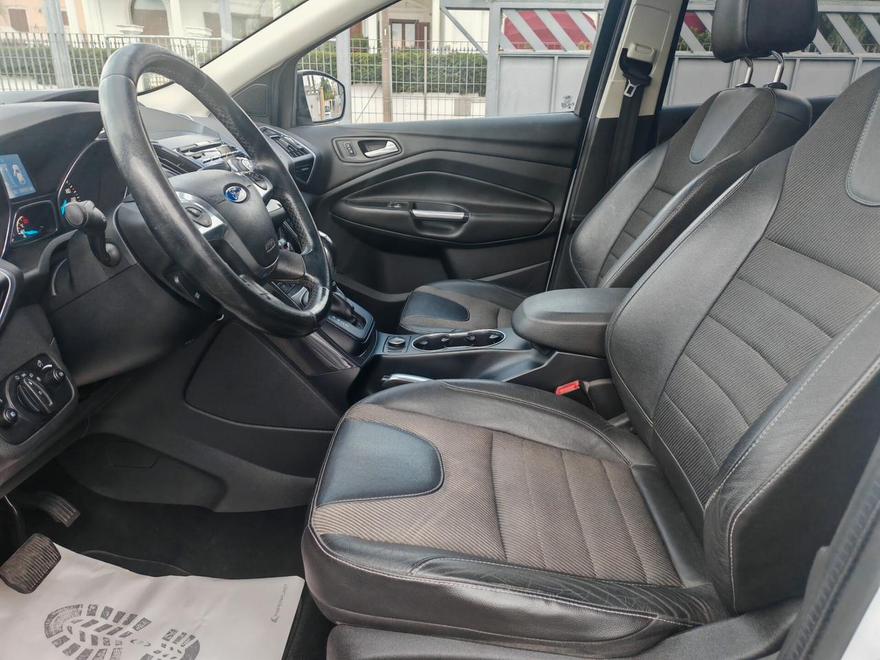Ford Kuga 2.0 TDCI tetto navig cam pelle 2013