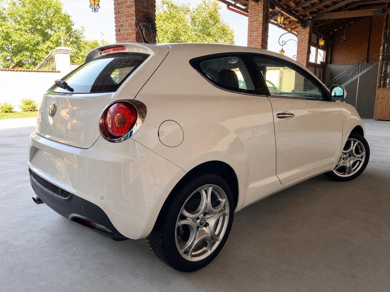 Alfa Romeo MiTo 1.4 95CV Distinctive Premium Pack