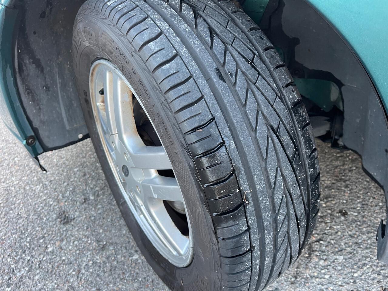 Ford Focus 1.6i benzina uni prop