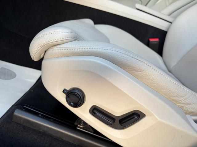 VOLVO XC60 B4 (d) AWD Geartronic Inscription.