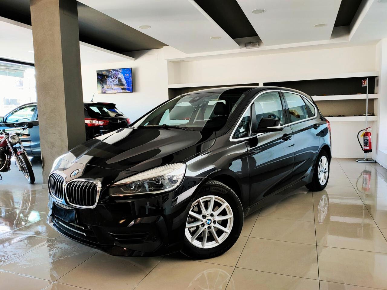 BMW 216d ACTIVE TOURER "LUXURY" -NAVI-FULL LED