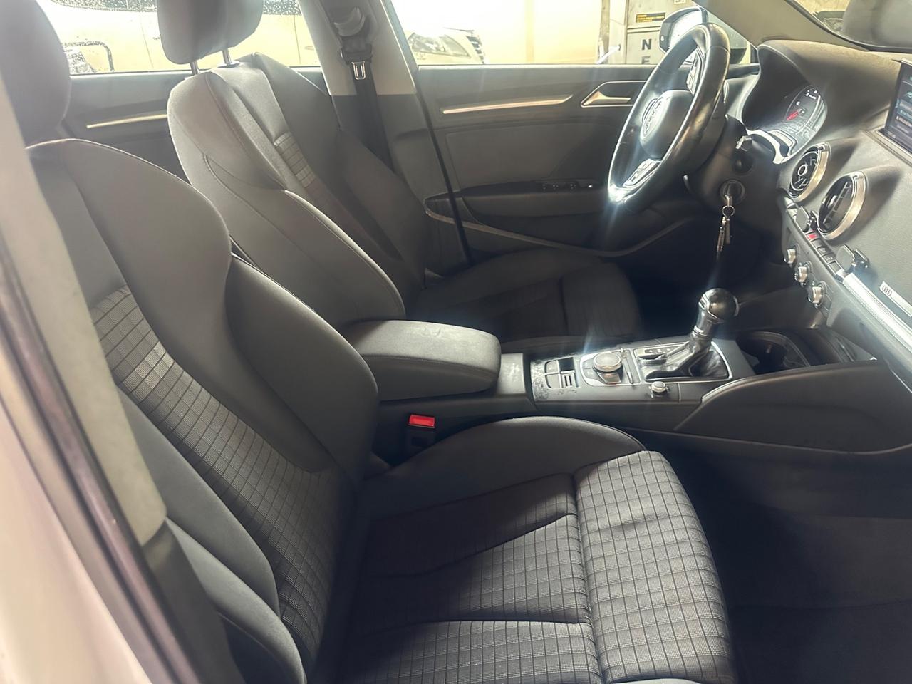 Audi A3 SPB 1.6 TDI/NAVI/LED/SENSORI