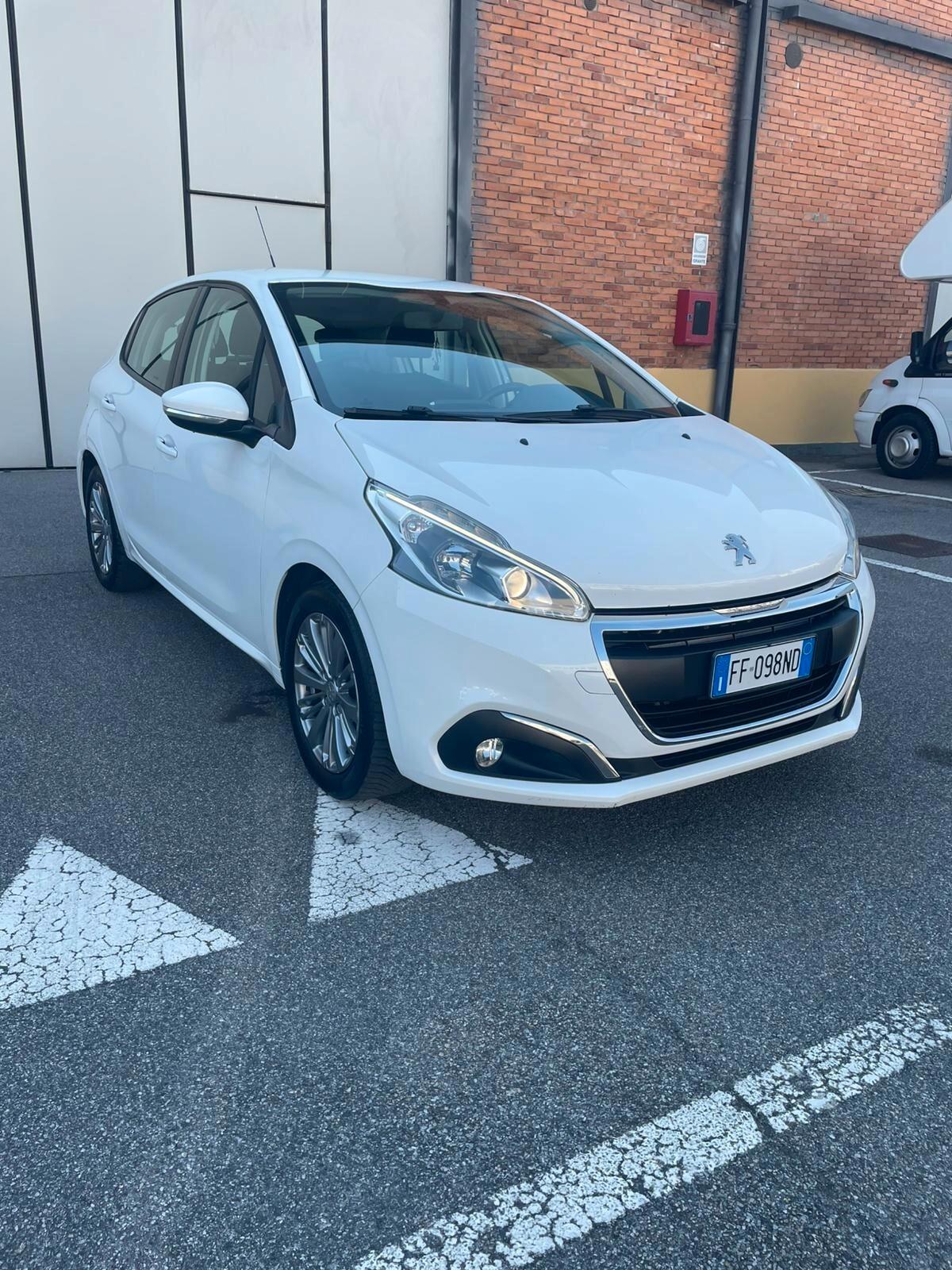 Peugeot 208 PureTech 82 5p. GPL Allure