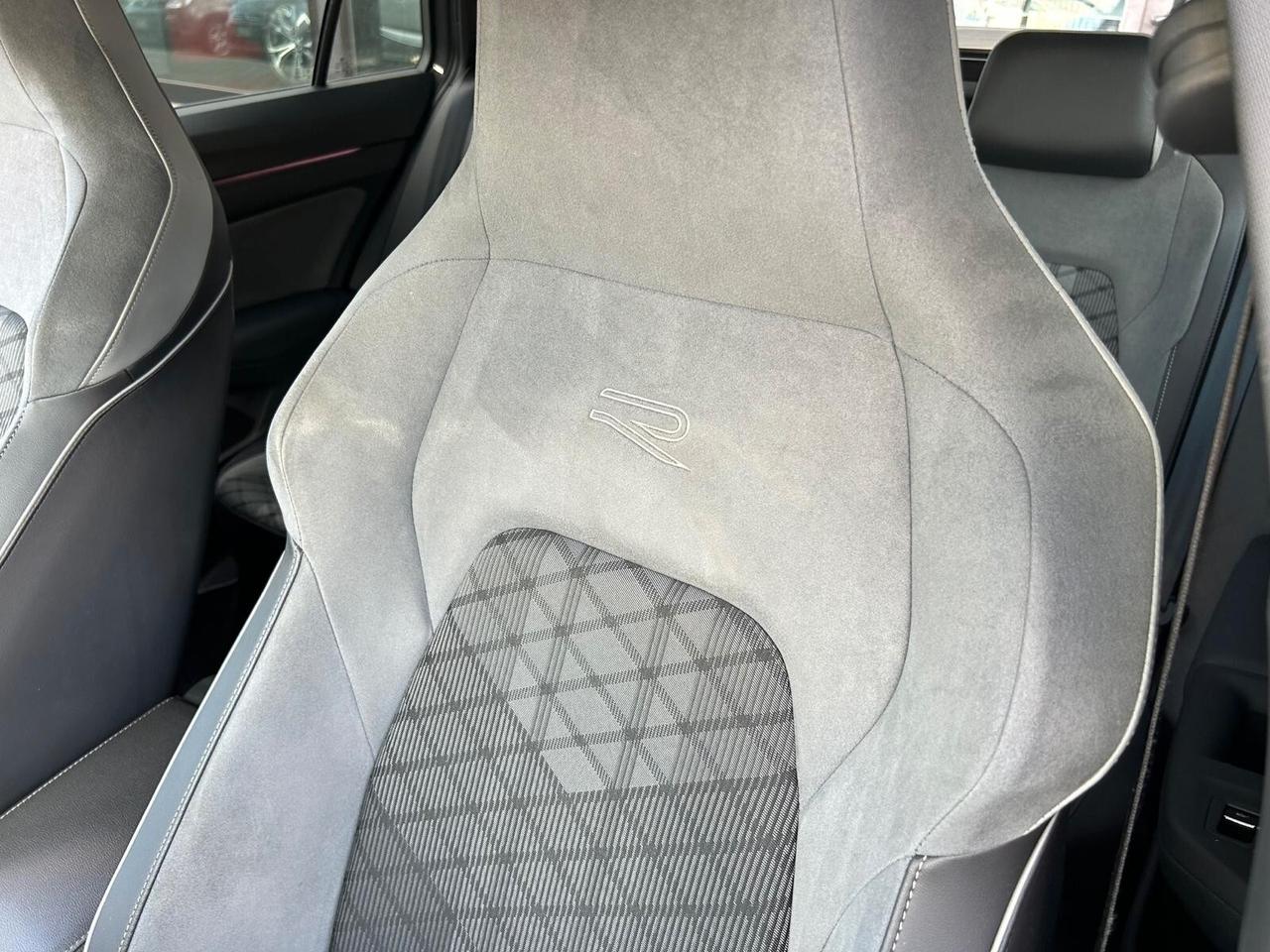 Volkswagen Golf Variant 2.0 tdi R-Line 150cv dsg