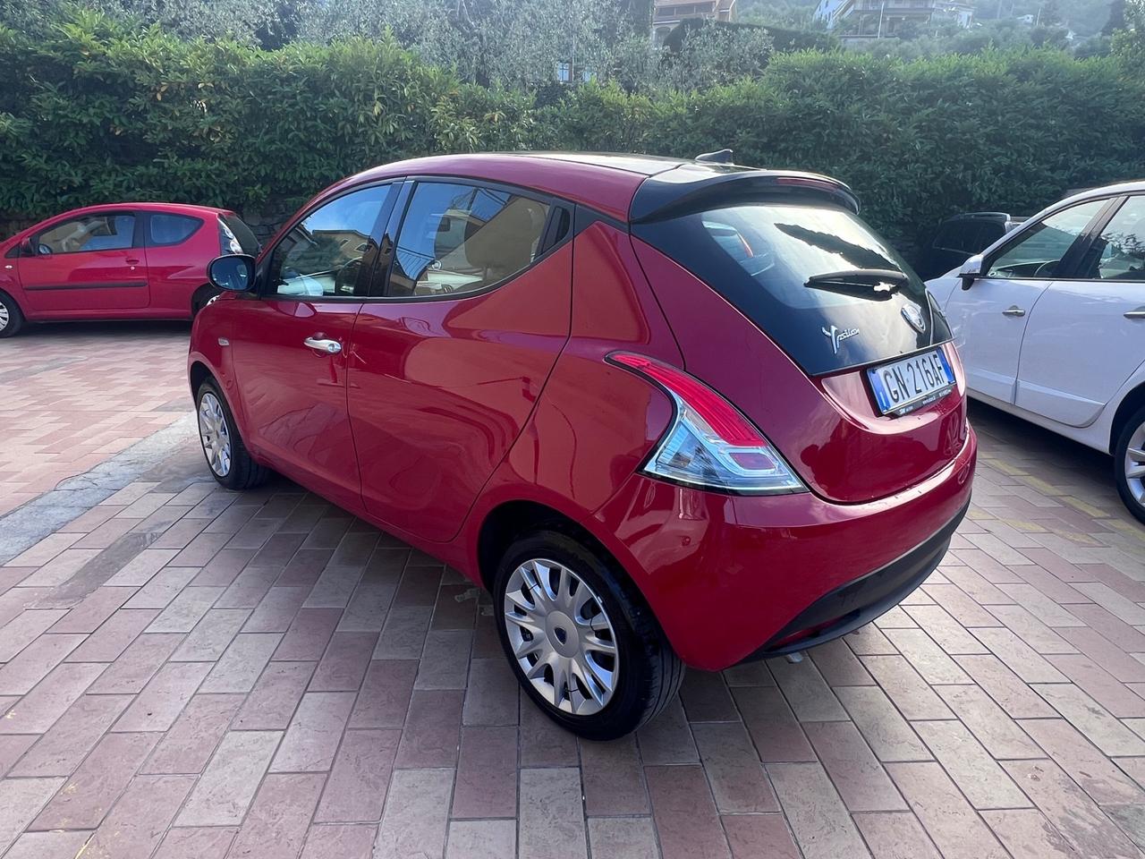 Lancia Ypsilon 1.0 FireFly 5 porte S&S Hybrid Alberta Ferretti