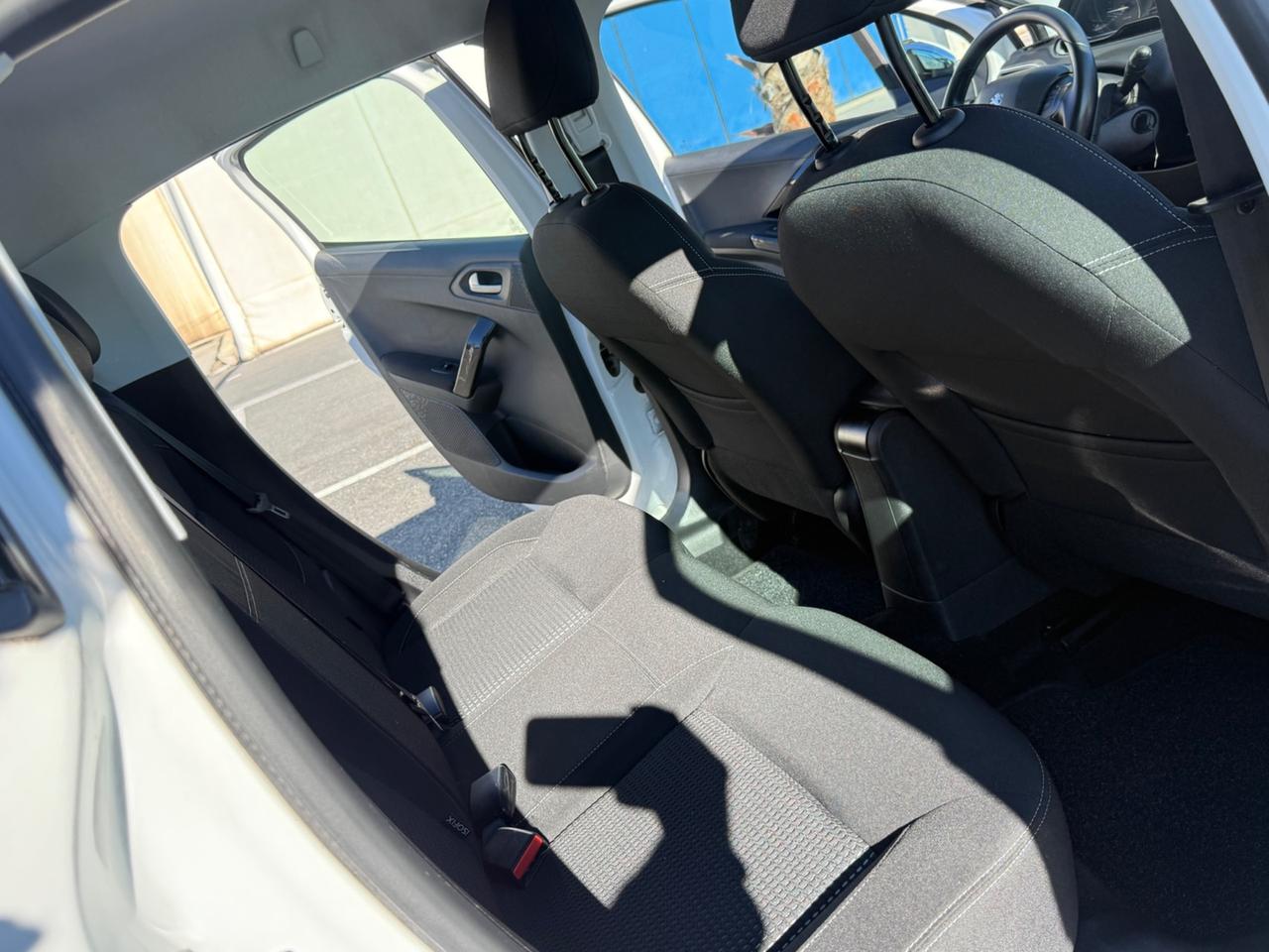 Peugeot 208 1.2 Puretech 82 CV Allure-PERMUTABILE