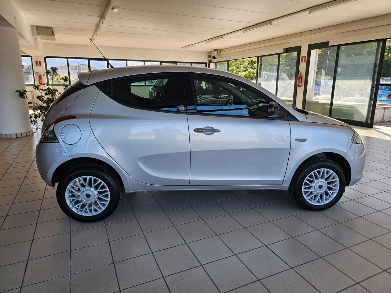 Lancia Ypsilon 0.9 TwinAir 85 CV 5 porte Metano Ecochic Gold
