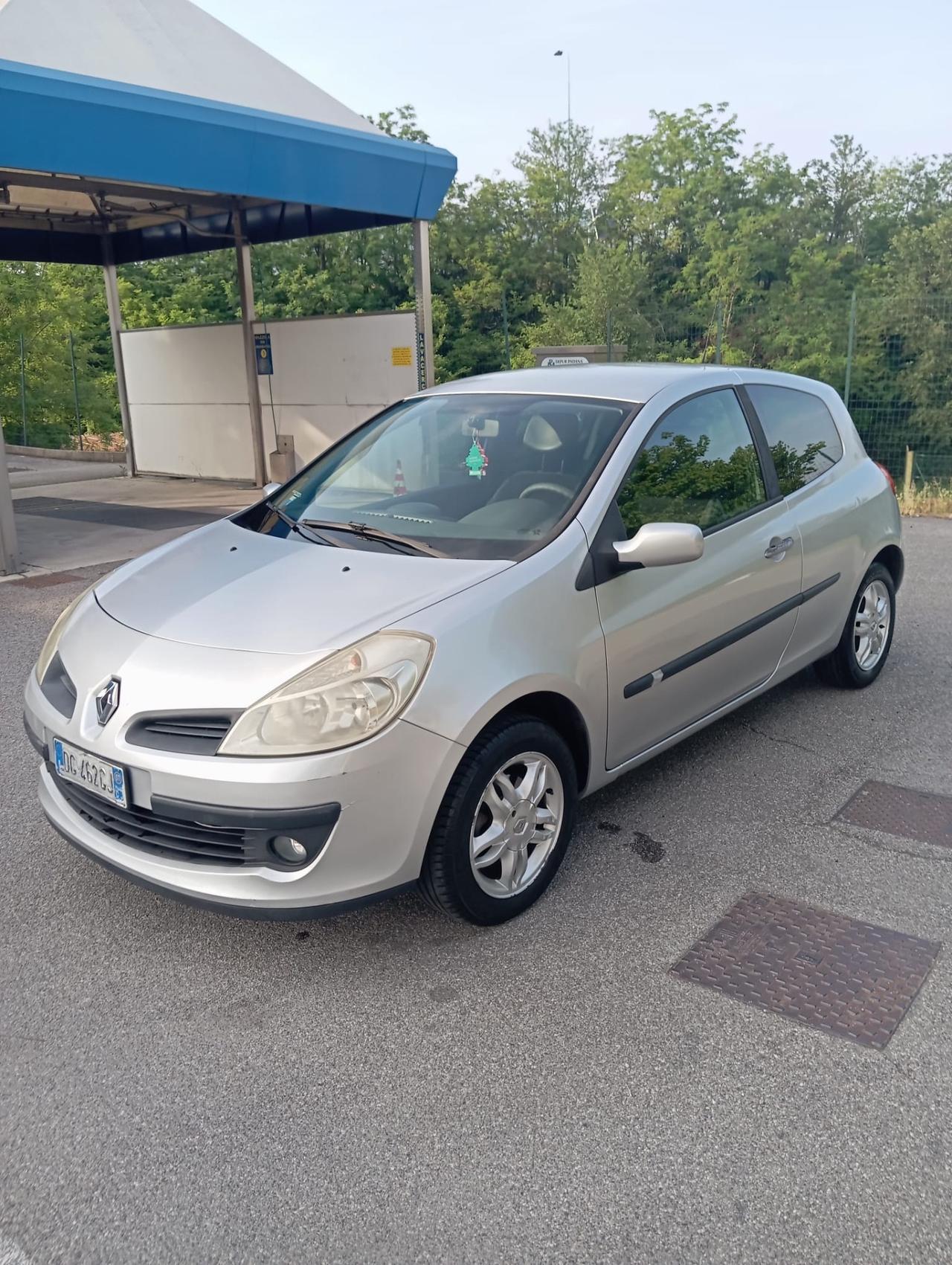 Renault Clio 1.2 16V 3 porte Luxe
