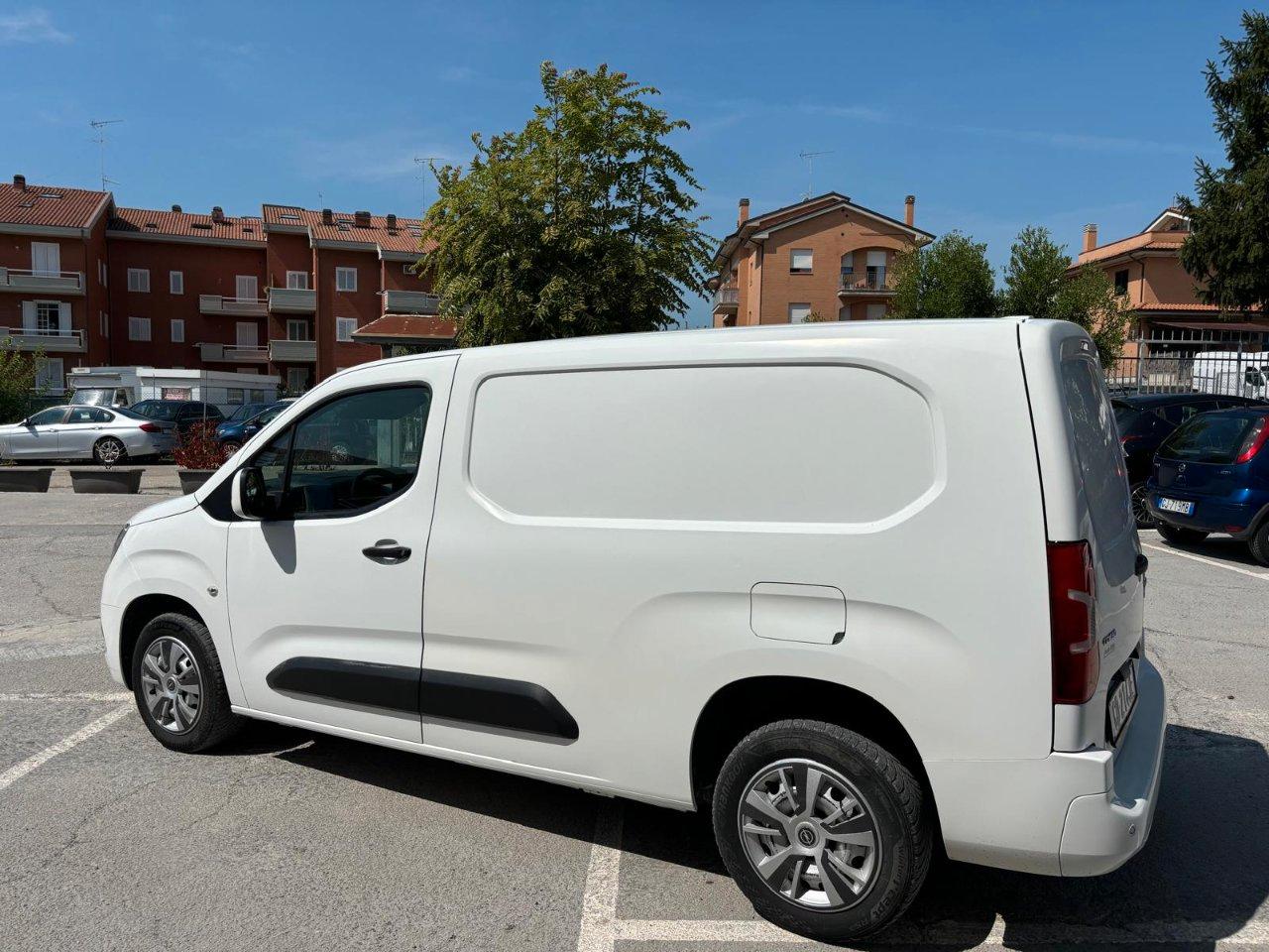 OPEL Combo cargo 1.5d 100cv L2H1 Essentia mt6 IVA ESPOSTA