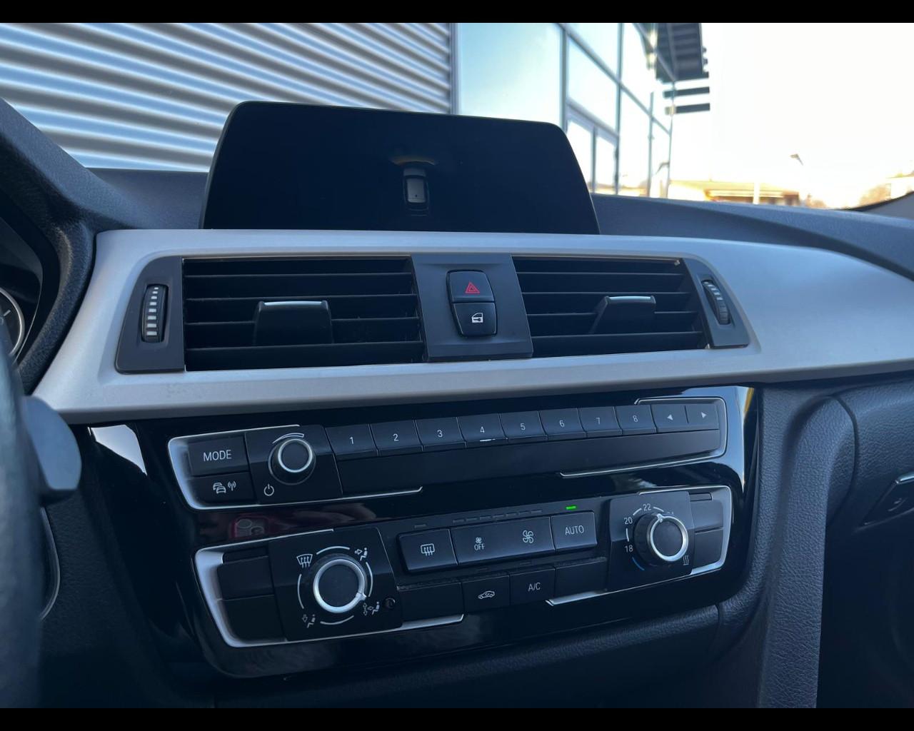 BMW 318d TOURING BUSINESS ADVANTAGE