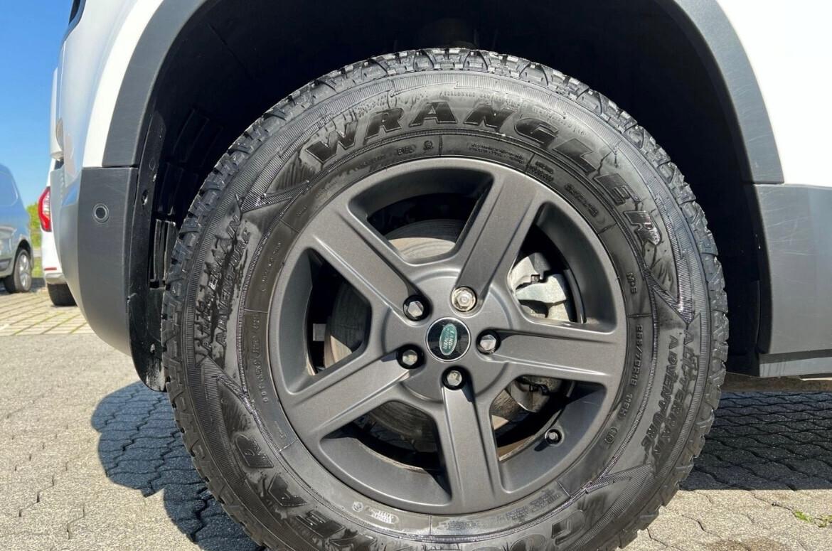 Land Rover Defender 3.0 D200