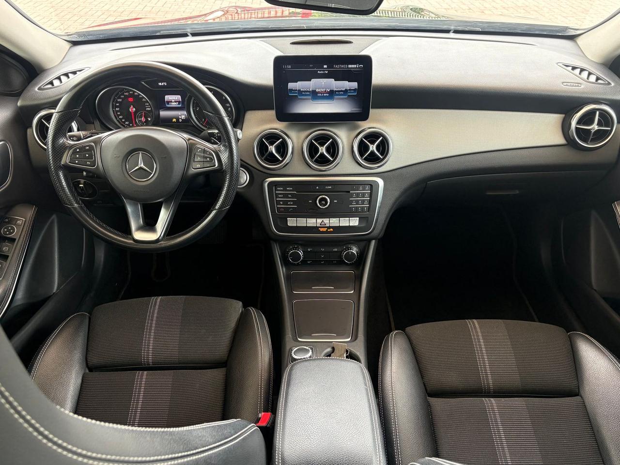 Mercedes-Benz GLA 200 200 D Premium #50687