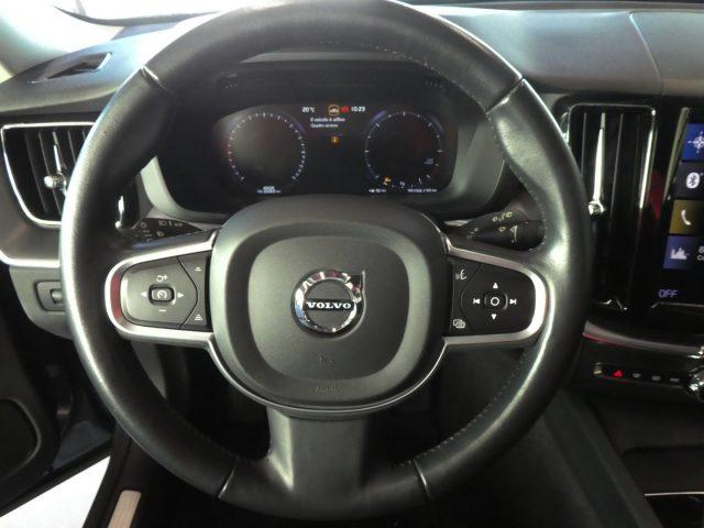 VOLVO XC60 2.0 B4 197 Cv Auto AWD Momentum Pro - LED, Cockpit