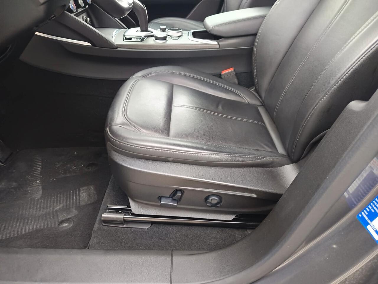 Alfa Romeo Stelvio 2.2 MTJ 210 CV AT8 Q4 Ti V Tua da 296€ al Mese