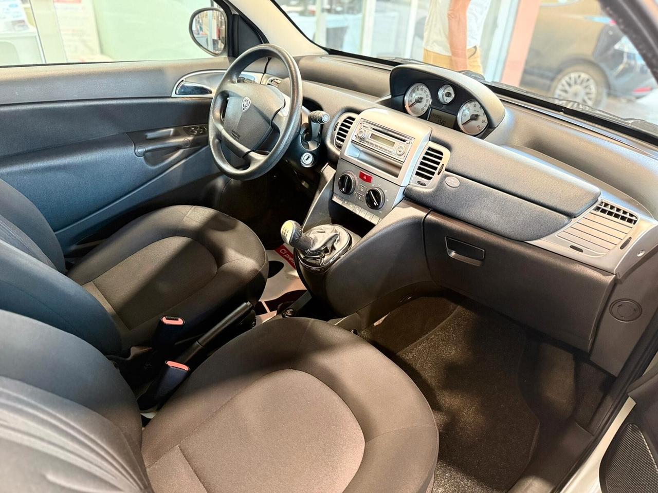 Lancia Ypsilon 1.3 MJT 75 CV Unyca