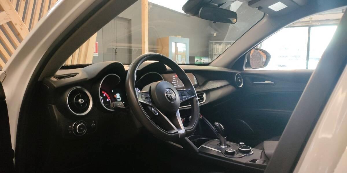 Alfa Romeo Stelvio 2.2 t Business Q4 190cv auto my19