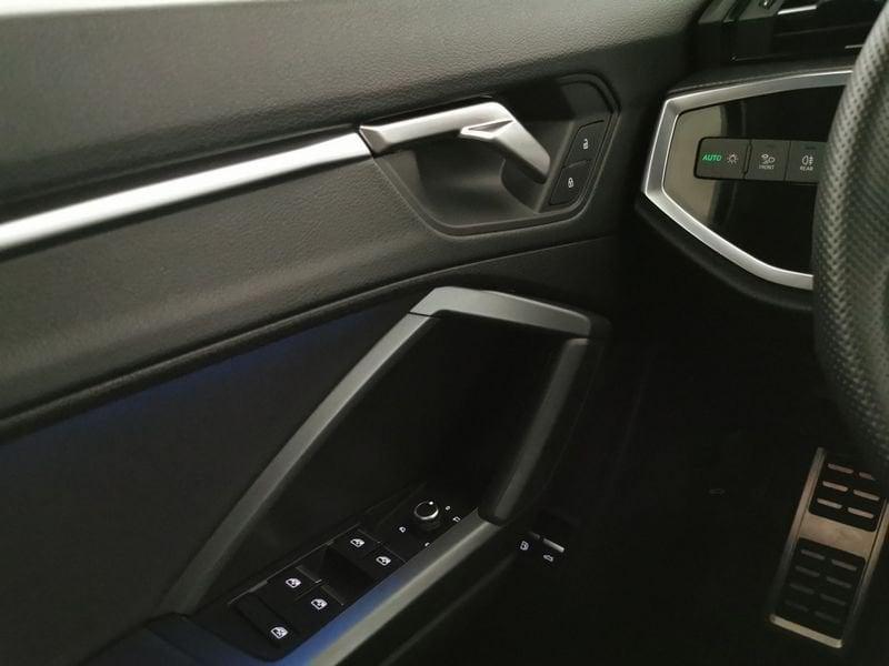 Audi Q3 45 1.4 tfsi e Identity Black s-tronic