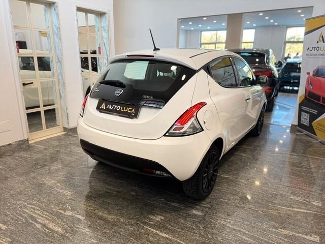 Lancia Ypsilon 1.0 FireFly 5 porte S&S Hybrid Ecochic Gold