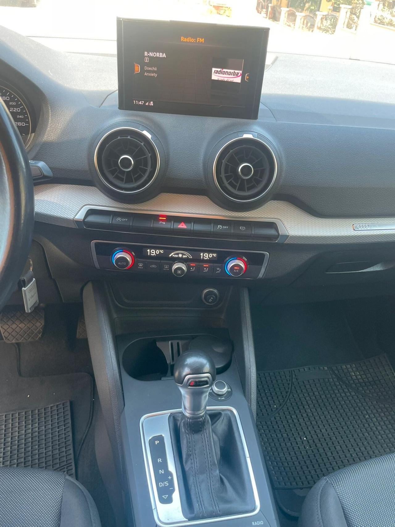 Audi Q2 30 TDI S tronic Identity Black