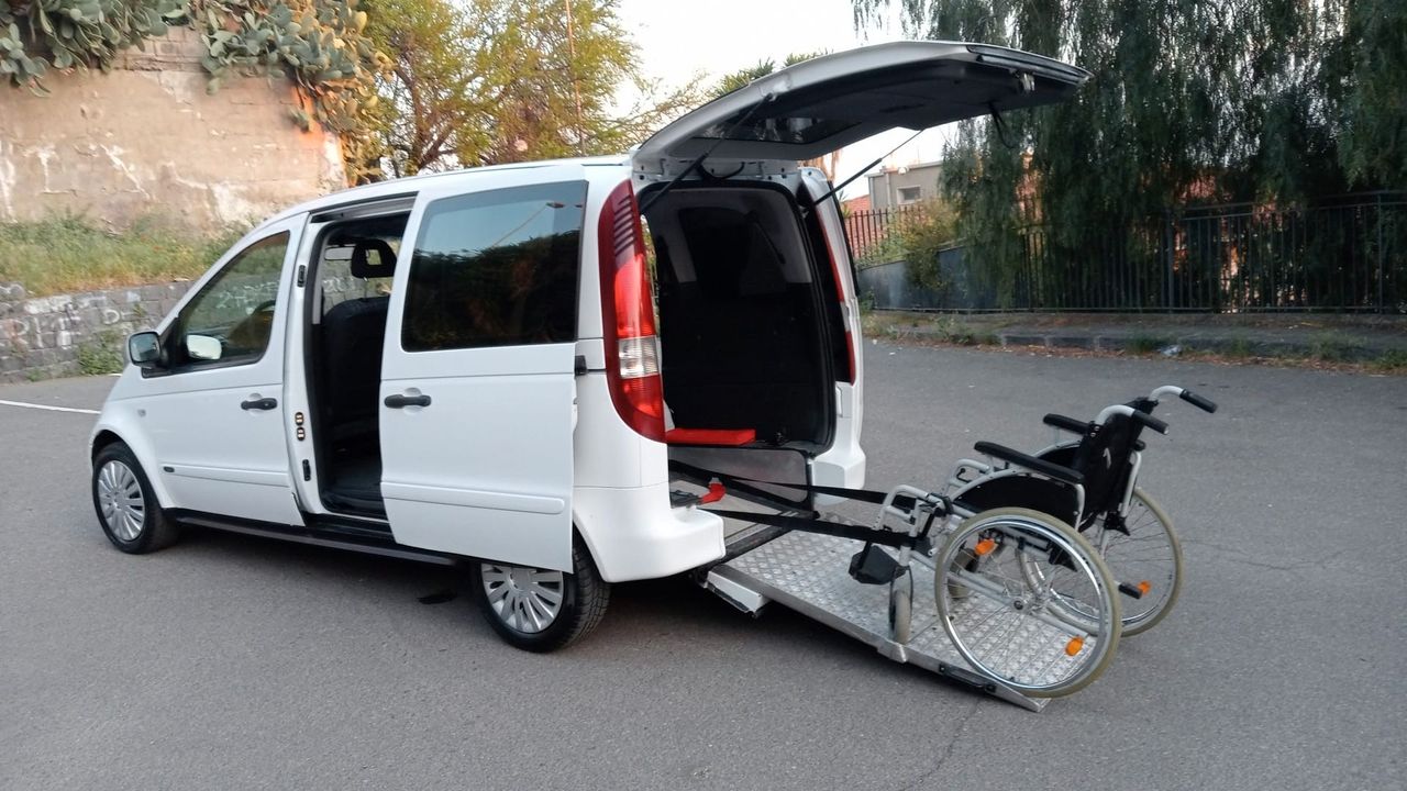 Mercedes Vaneo ribassato rampa disabili